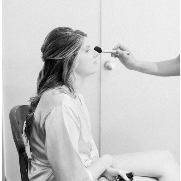 Meet your Posher, Laura - Picture 1 of 1